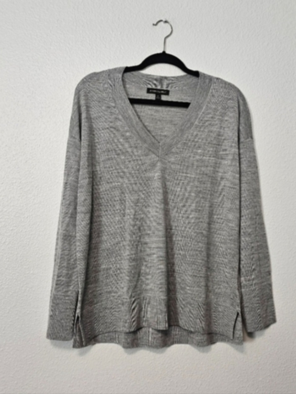 Gray V-Neck Women's Sweater - Classic Knit Pullover Sz M